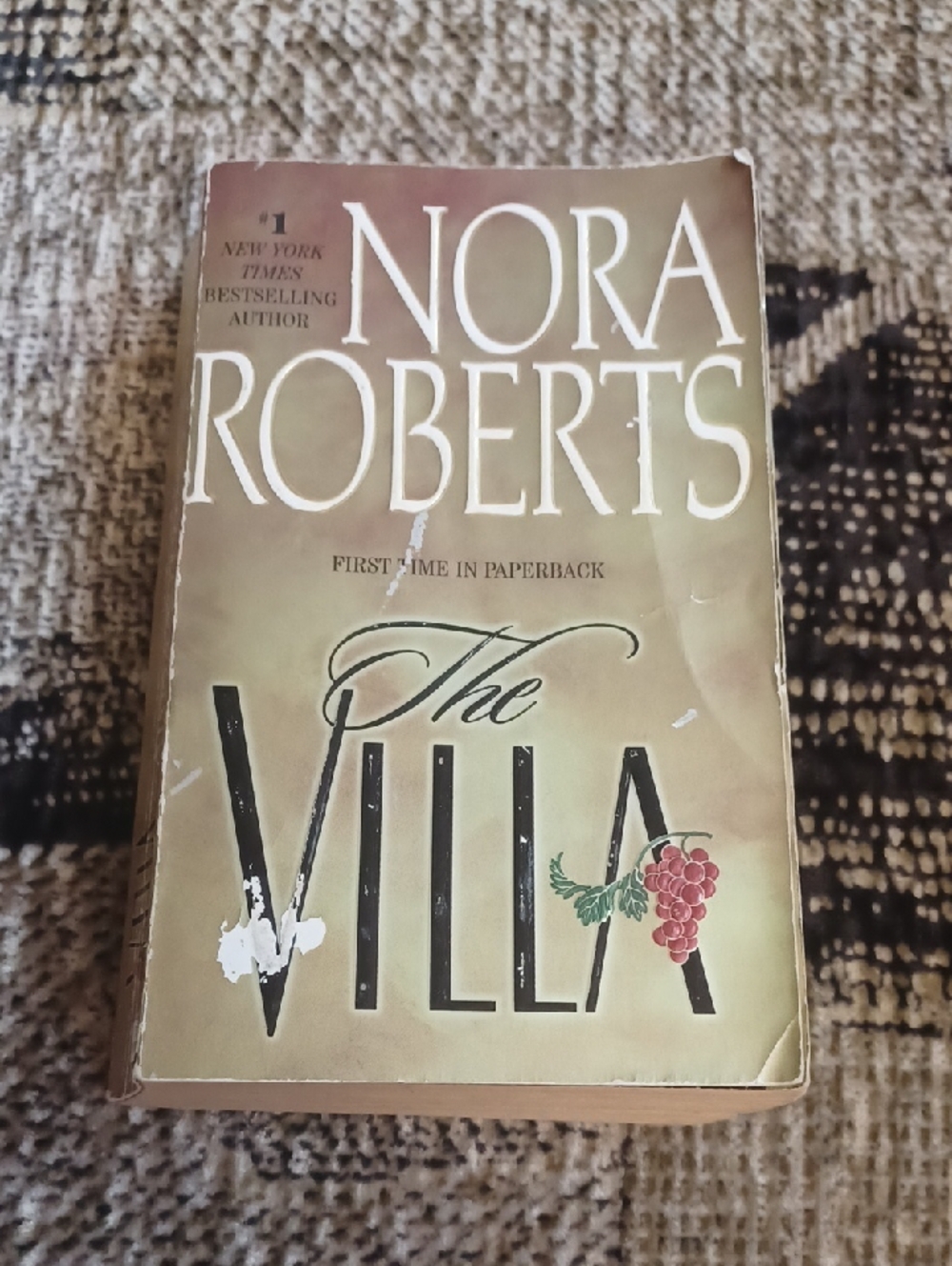 $4 Add-on Nora Roberts "The Villa" - Paperback Book